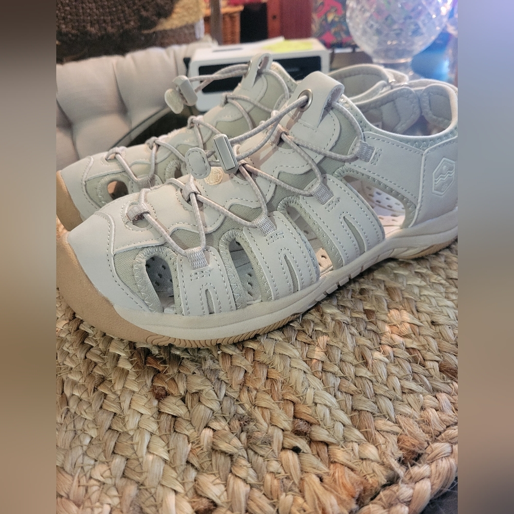 Khombu Woman's  Sandals Size 8.5 Like New - Picture 9 of 10